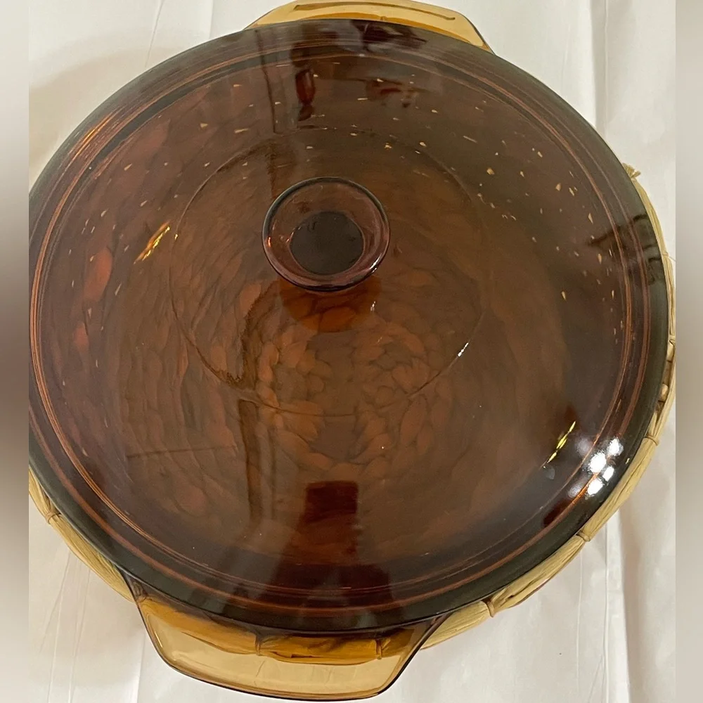 Vintage ANCHOR HOCKING Dark Amber 1.5 Quart Lidded Casserole and Serving Basket
